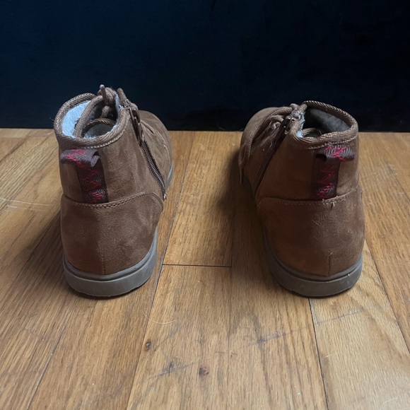 Cat and Jack boots - Picture 3 of 3